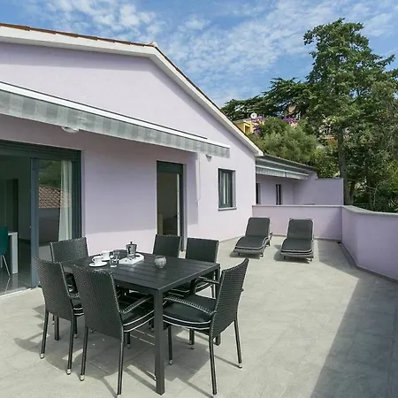 Astrid Apartment